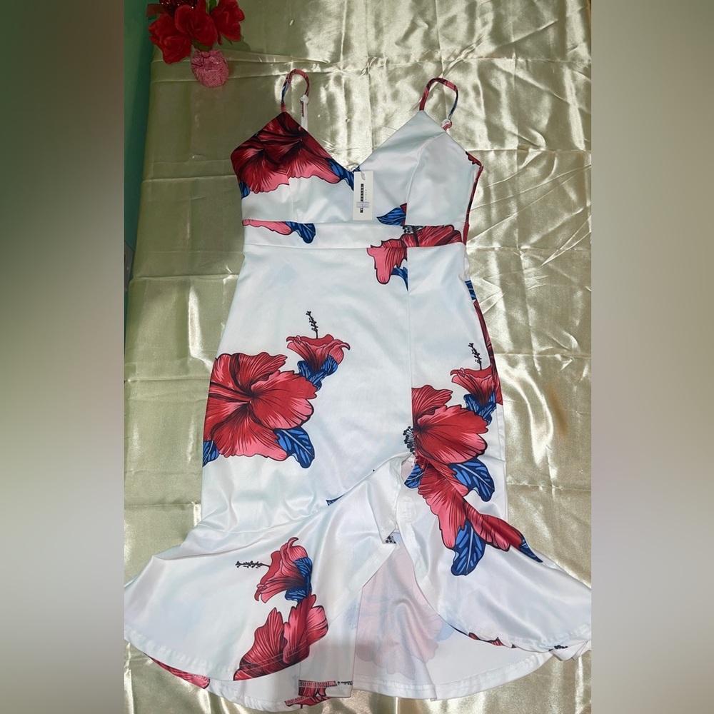 New CBR Dress Size M white with red and pick floral patterns